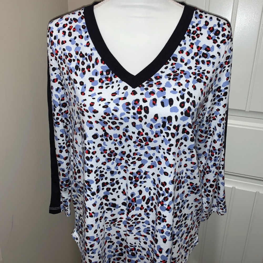 NWT Jones New York V-neck 3/4 Sleeve Top